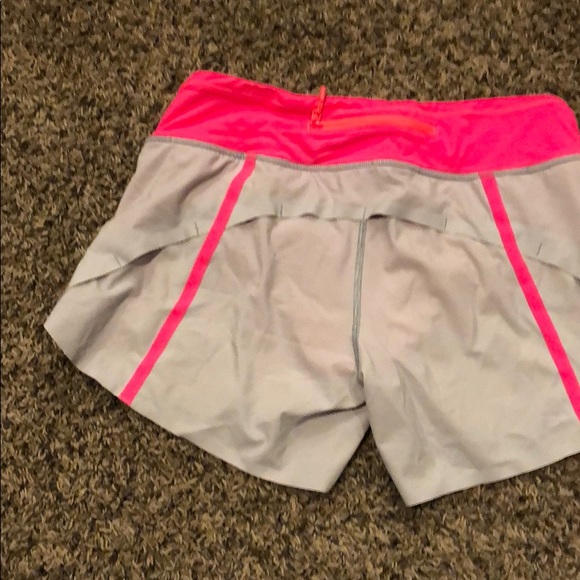Lululemon turbo run shorts size 4 special edition - Picture 2 of 3